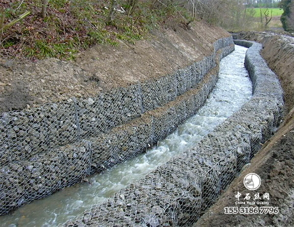 鉛絲石籠.jpg 鉛絲石籠.jpg