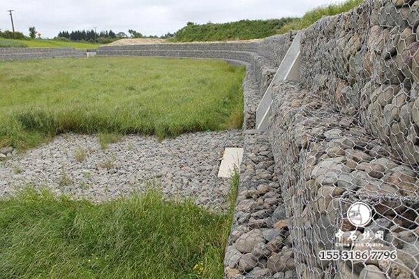 鉛絲石籠.jpg 鉛絲石籠.jpg