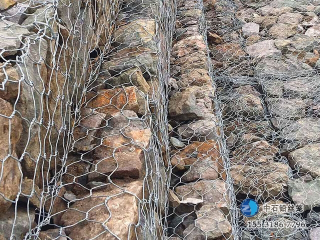 鉛絲石籠擋墻